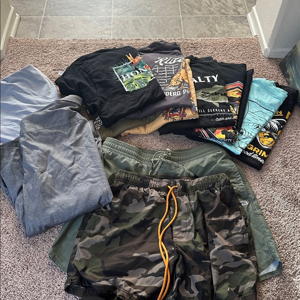 Men’s clothing lot